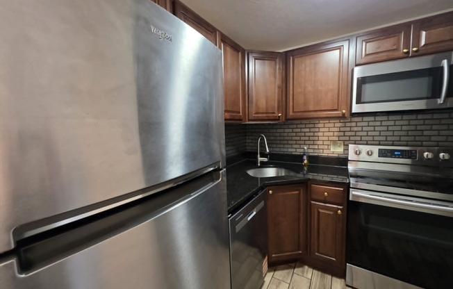 2 beds, 2 baths, 861 sqft, $2,450, Unit 407