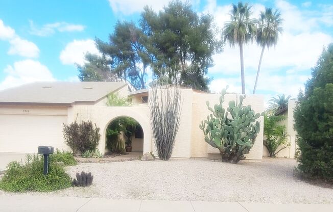 3-bedroom in Scottsdale with beautiful yard