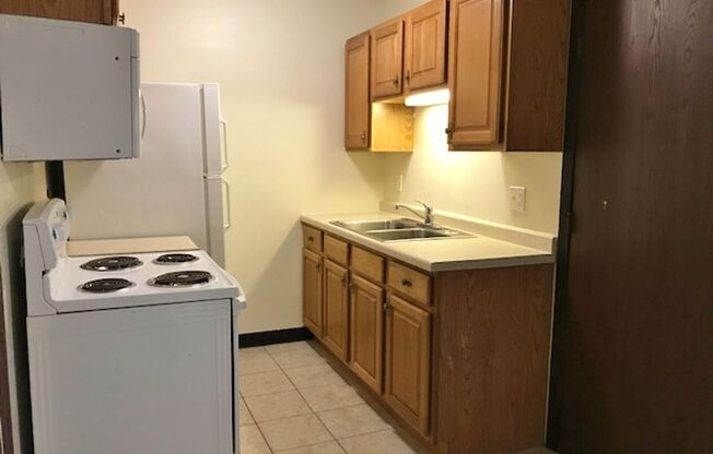 2 beds, 1 bath, 800 sqft, $1,025