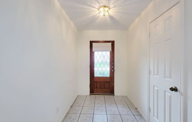 Beautiful 3-Bedroom, 2-Bath Home Nestled on a Tranquil Cul-de-sac!