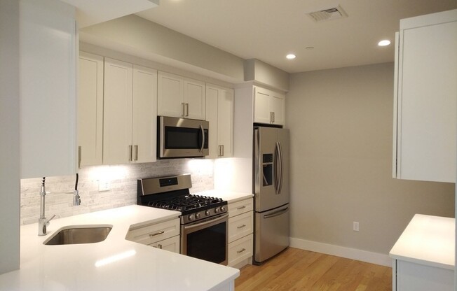 2 beds, 2 baths, 1,036 sqft, $3,900, Unit 4