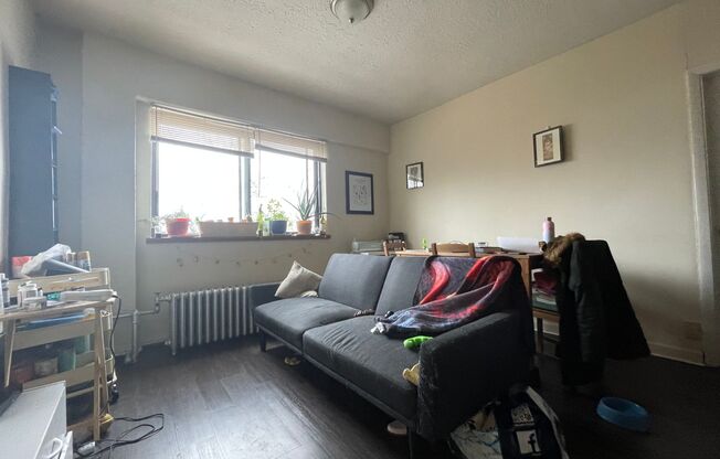 2 beds, 1 bath, $1,395, Unit 411