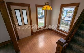 3 beds, 1 bath, $1,095