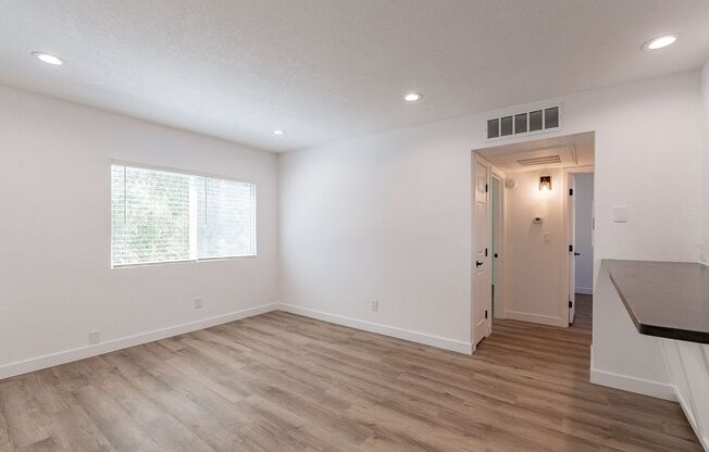 2 beds, 1 bath, $1,600, Unit 1