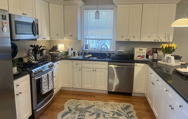 3 beds, 2 baths, 1,490 sqft, $4,000, Unit 11