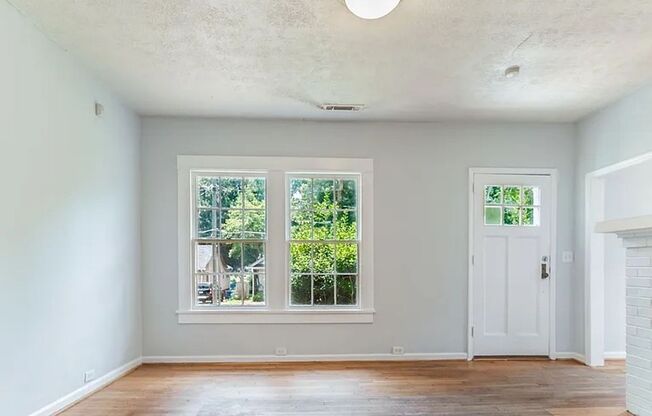 3bd/2ba in the Heart of Oakland City and Mere Minutes From Marta, I-20, and I-75/85!