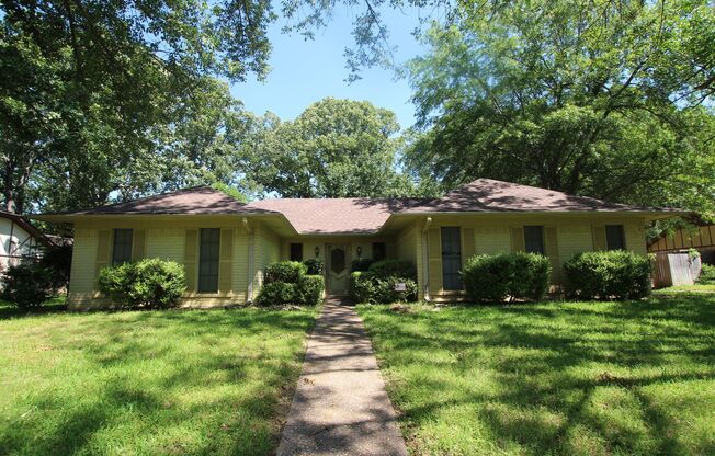 Beautiful 3 bedroom 2 bath home in the heart of Tyler! Tour Today!