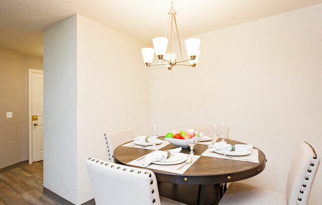 apartments in Brooklyn Park with dining space