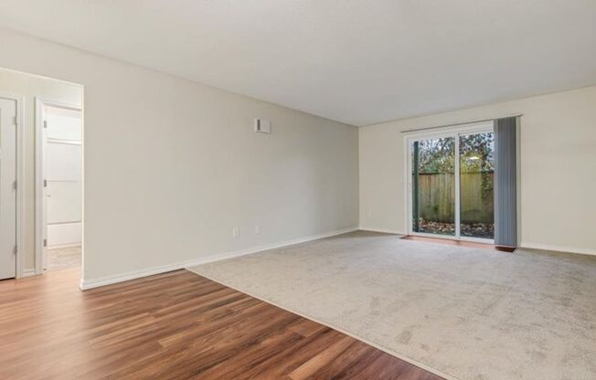 2 beds, 1 bath, 850 sqft, $1,600, Unit 37