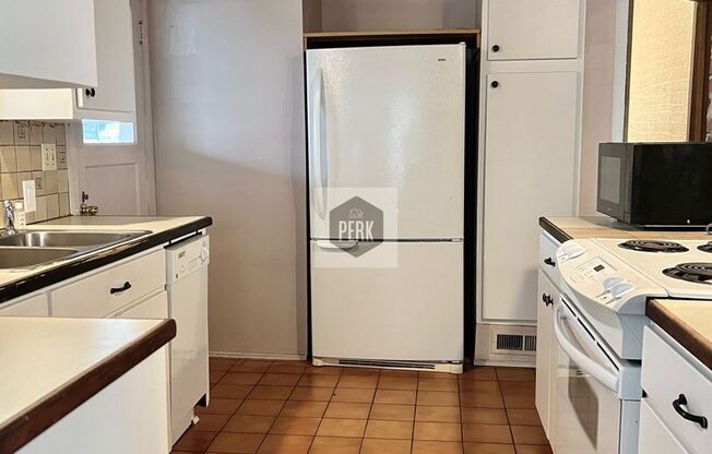 2 beds, 1 bath, $2,320