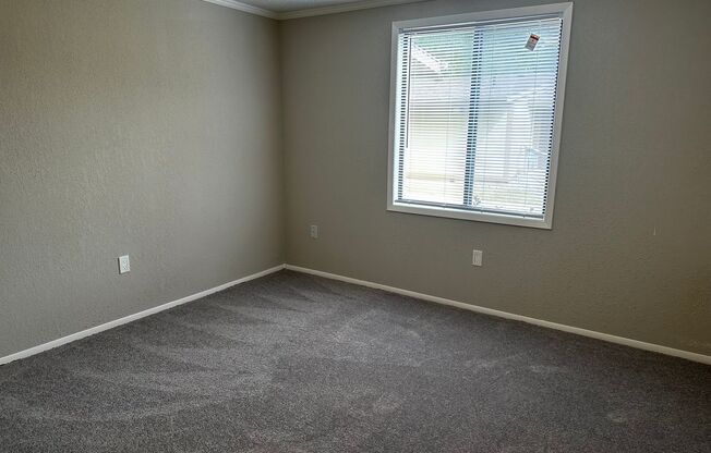 1 bed, 1 bath, 634 sqft, $899, Unit 5744 UD