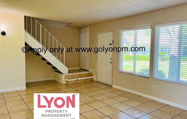 Darling, Spacious 3 bedroom Condo in beautiful Community!!