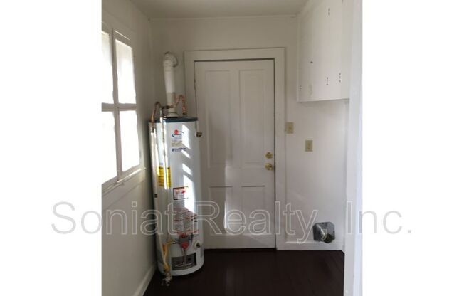 2 beds, 1 bath, 860 sqft, $1,025