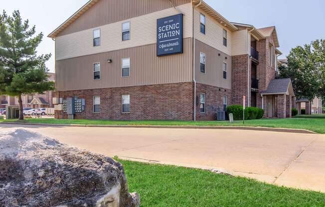 Scenic Station Apartments