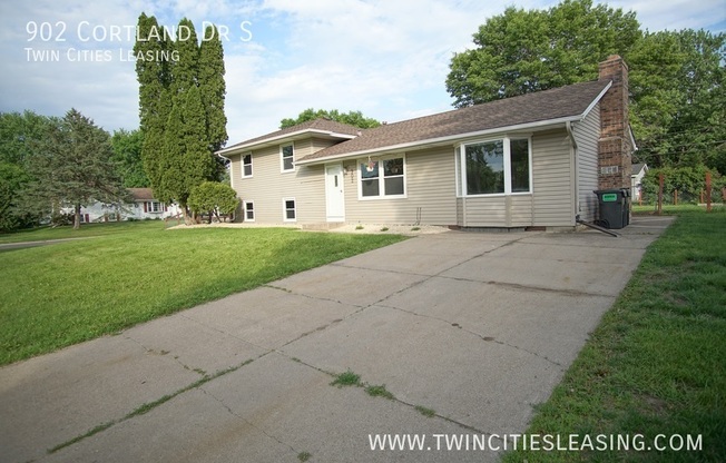 902 CORTLAND DR S