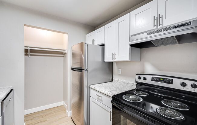 2 beds, 1 bath, 878 sqft, $1,349, Unit 4613-06