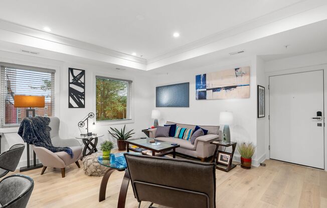 2 Bed 2 Bath - Adams Morgan Condo - Completely Updated