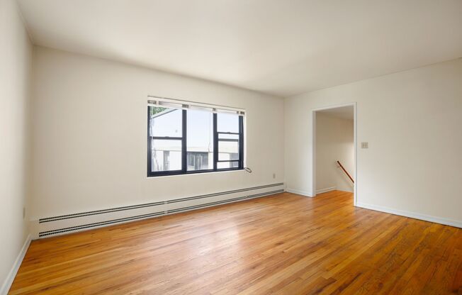 1 bed, 1 bath, 700 sqft, $1,595, Unit B306