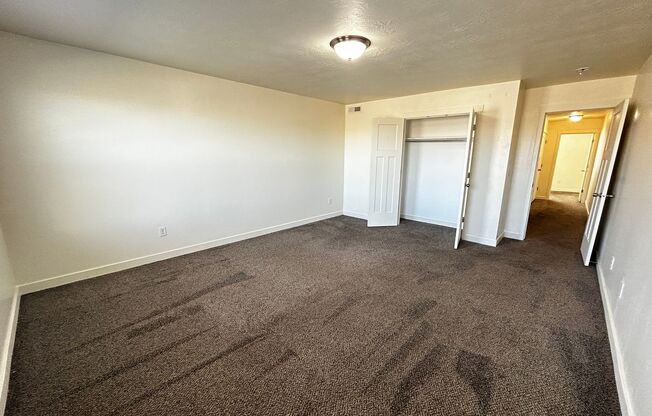 3 beds, 2 baths, $1,800, Unit Unit 67