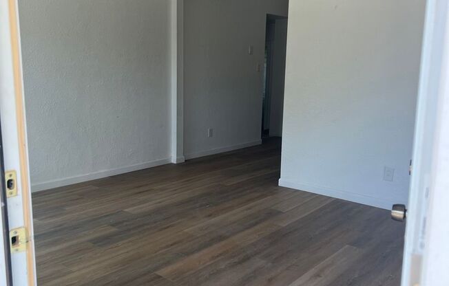 3 beds, 1 bath, $950