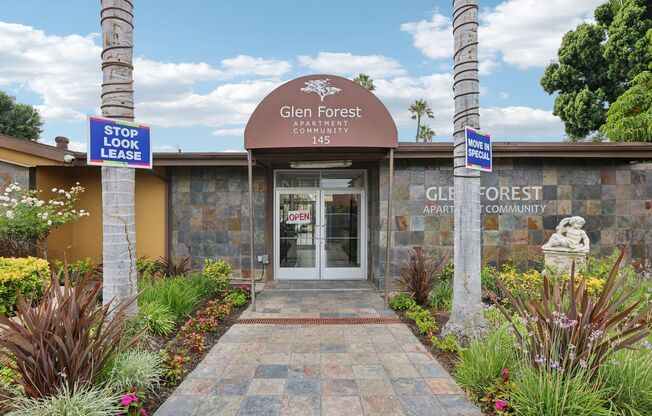 1 bed, 1 bath, 700 sqft, $2,380, Unit P04