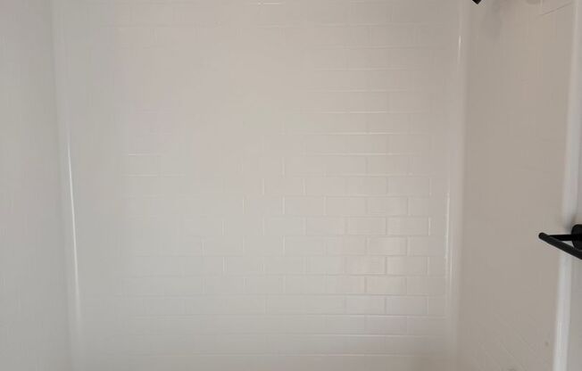 2 beds, 2 baths, 816 sqft, $4,395, Unit 605