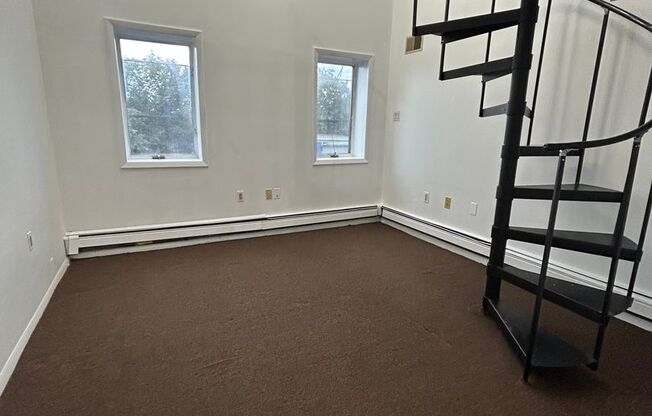 2 beds, 1 bath, $1,900