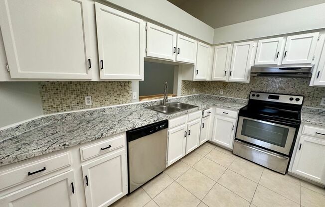 Beautiful open 2/2 Near UCF