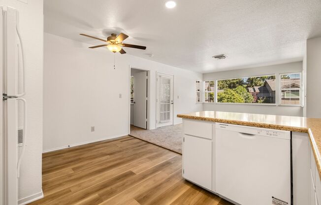 2 beds, 1 bath, 825 sqft, $1,570, Unit 50