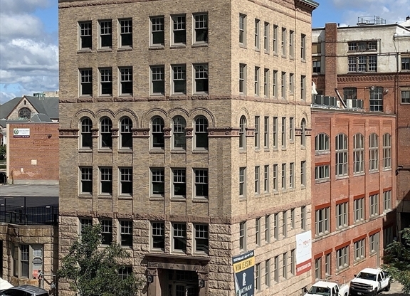 2 beds, 1 bath, 782 sqft, $2,400, Unit 301