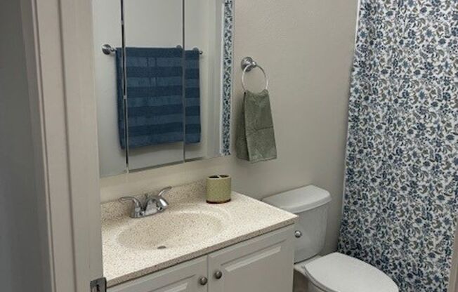 2 beds, 1.5 baths, 950 sqft, $2,045, Unit 52