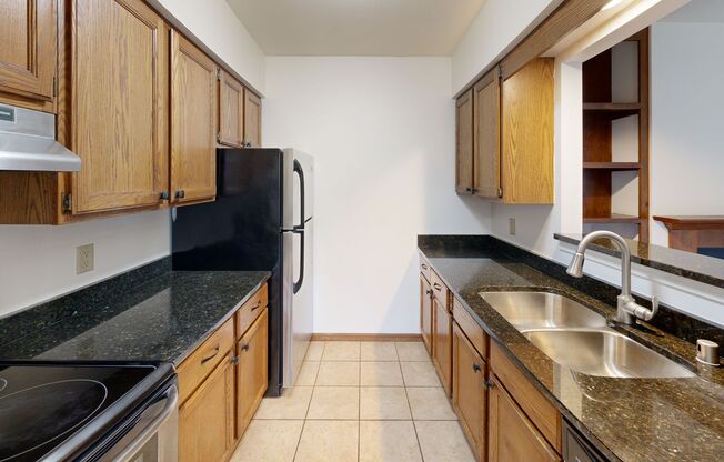 2 beds, 2 baths, 950 sqft, $1,625, Unit 7657CA