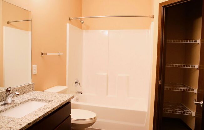 1 bed, 1 bath, 612 sqft, $1,485, Unit 223 - Grandview