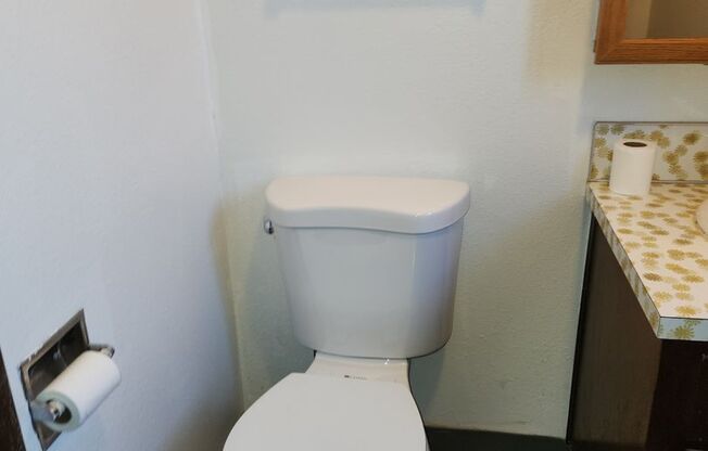 2 beds, 1.5 baths, 1,020 sqft, $1,300, Unit #E