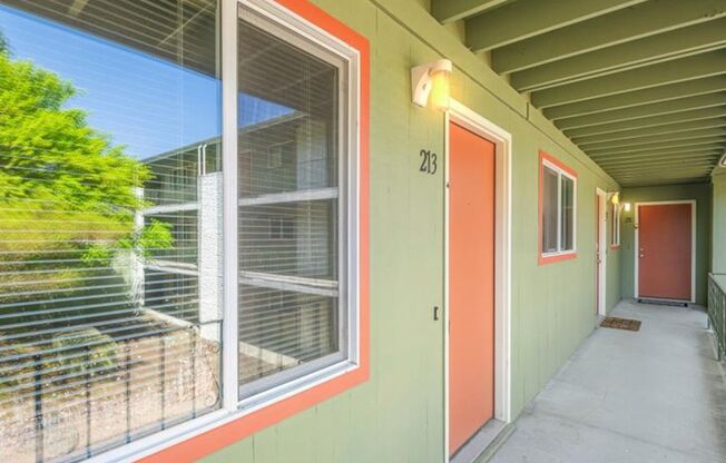 Studio, 1 bath, 375 sqft, $1,075, Unit 213