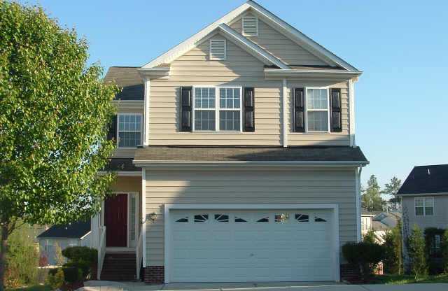3 Bedroom Detached Home in Desirable Delta Ridge Community!