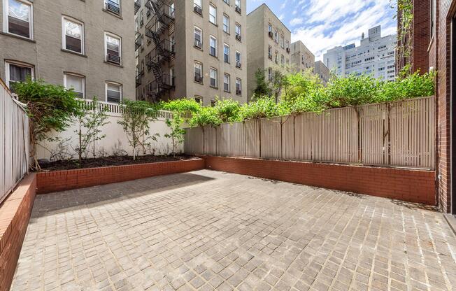 240 E 67 ST