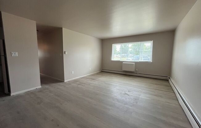 3 beds, 2 baths, $1,695, Unit 124