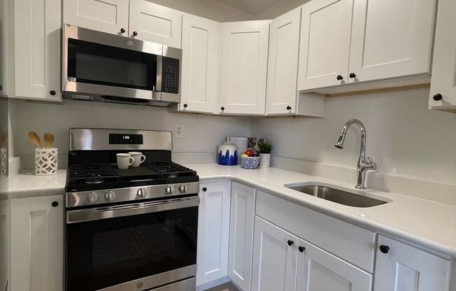 1 bed, 1 bath, $1,200, Unit # H