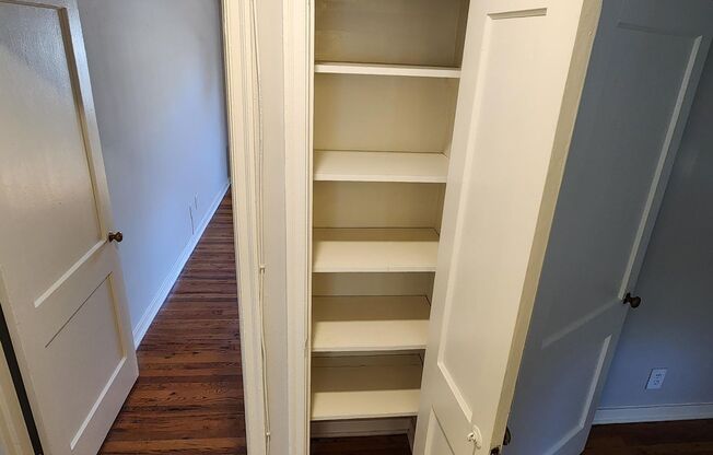 2 beds, 1 bath, 897 sqft, $2,335, Unit B-08