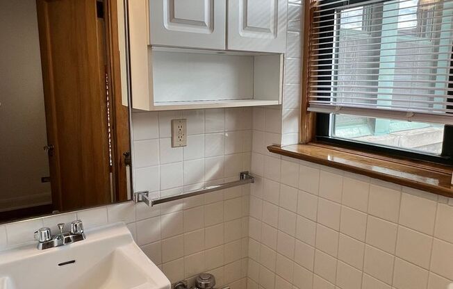 3 beds, 2.5 baths, 2,100 sqft, $3,960, Unit 431-02A