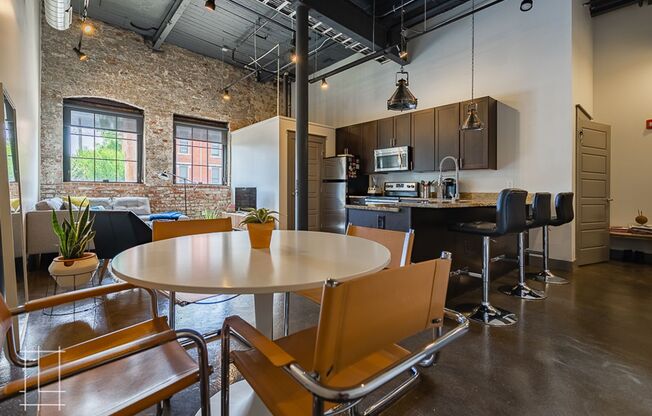 1 bed, 1 bath, $1,650, Unit 727 N. 4th St. Apt. 130