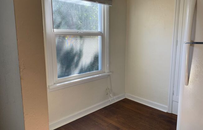 AUGUST FREE RENT! Gorgeous newly refinished hardwood flooring! 1Bed + Office next to Seattle University!