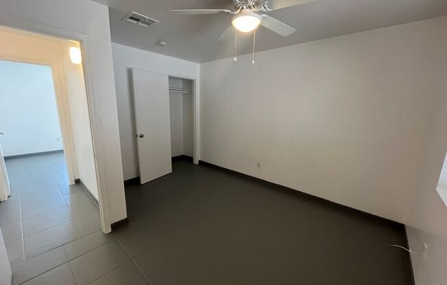 3 beds, 1 bath, 900 sqft, $1,595, Unit 01