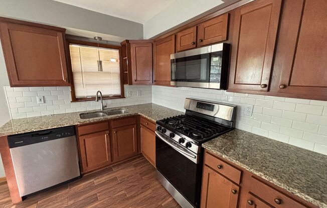 Beautiful 4 Bedroom 2 Bath Home in South St. Paul!