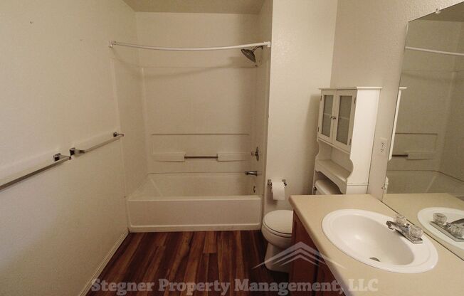 3 beds, 2 baths, $2,100, Unit # 4G