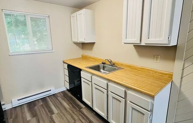 2 beds, 1 bath, 700 sqft, $1,595