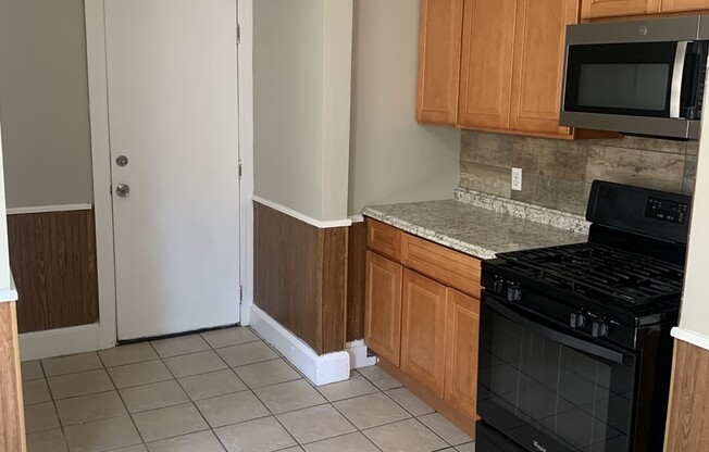 3 beds, 1 bath, $3,000, Unit 3
