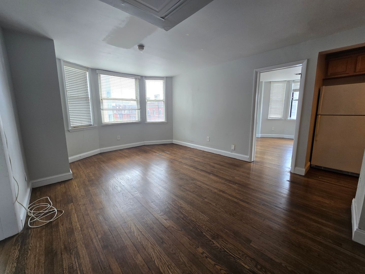 Bright 2 bed 1 bath in the heart of Rittenhouse