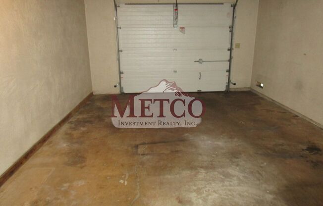 2 beds, 1 bath, 924 sqft, $1,495, Unit 740